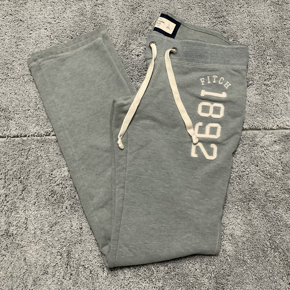 Vintage Y2K Abercrombie & Fitch Women's Grey Sweatpants 1892 Graphic Small